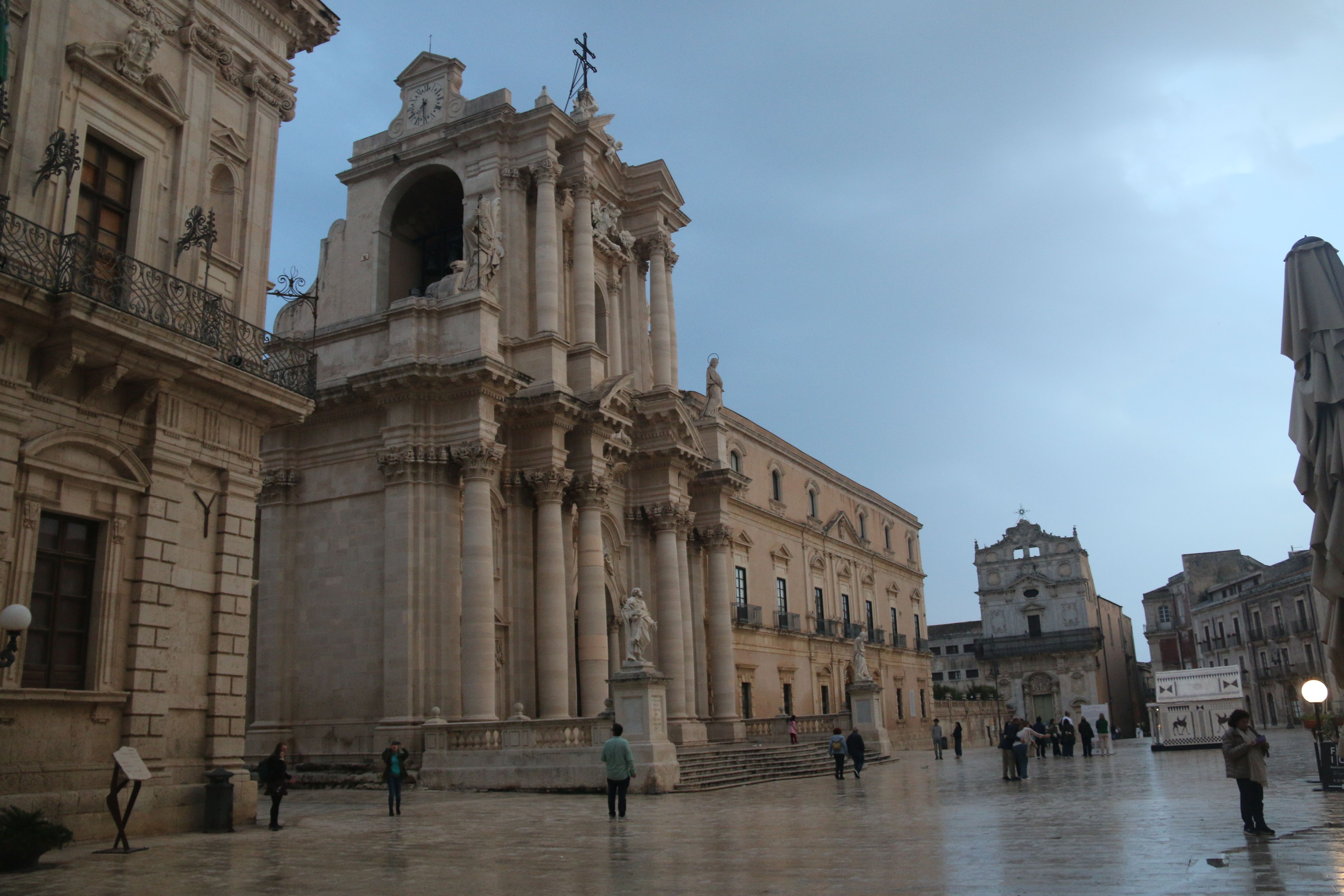 ORTIGIA. (Siracusa, plaza de la catedral).JPG