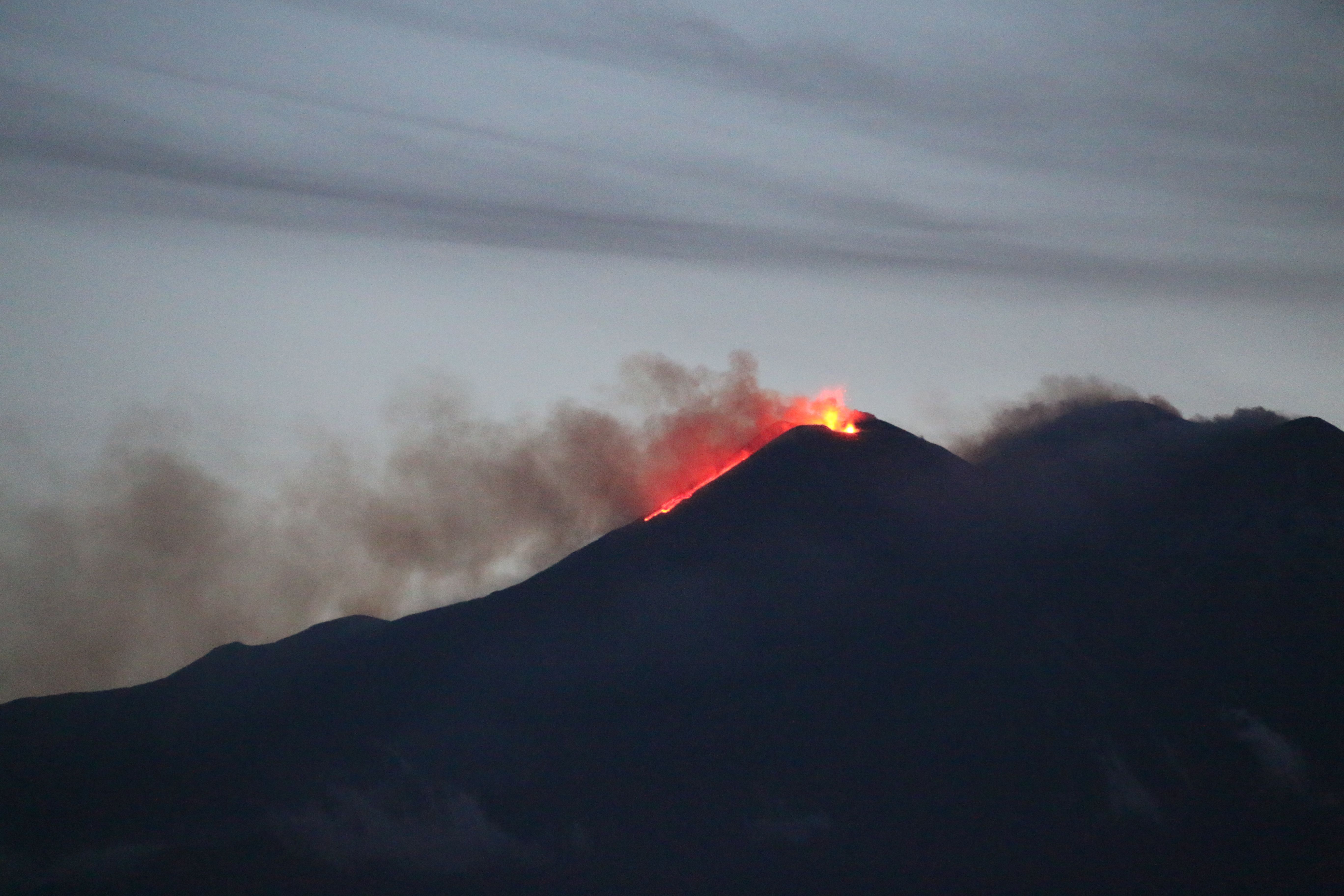 VOLCÁN ETNA EN ERUPCIÓN.JPG